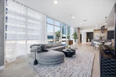 4575 Dean Martin Drive 307 Living Room