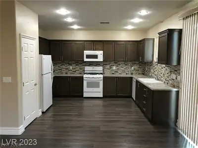 9746 Kampsville Avenue, Las Vegas, NV 89148 Kitchen