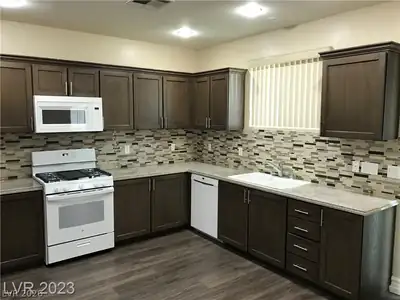 9746 Kampsville Avenue, Las Vegas, NV 89148 Kitchen