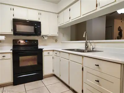 2016 Mesquite Lane 104 Kitchen