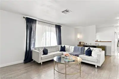 3540 Moraga Drive Living Room