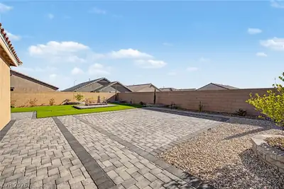 877 Mary Baer Way, Henderson, NV 89011 Yard