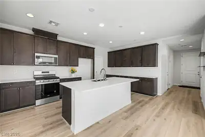 877 Mary Baer Way, Henderson, NV 89011 Kitchen