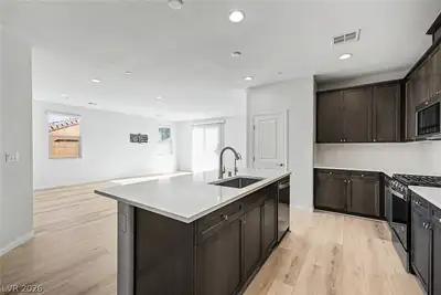 877 Mary Baer Way, Henderson, NV 89011 Kitchen