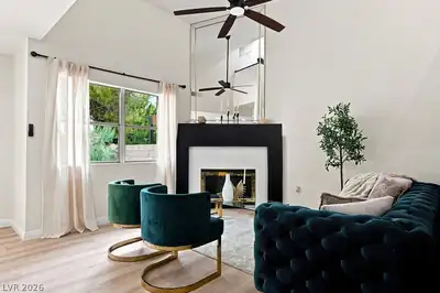 6250 West Flamingo Road 62 Living Room