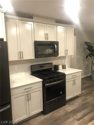 6594 Secret Grove Avenue, Las Vegas, NV 89130 Kitchen