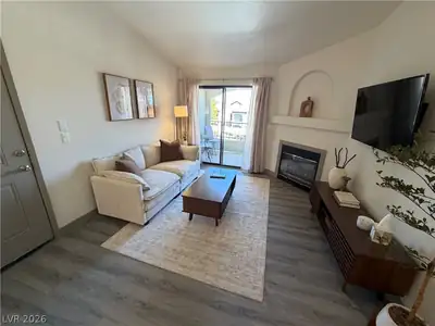 950 Seven Hills Drive 2021 Living Room