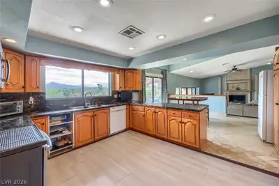 2817 La Mesa Drive, Henderson, NV 89014 Kitchen