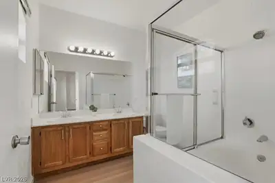 5415 West Harmon Avenue 1075 Primary Bathroom