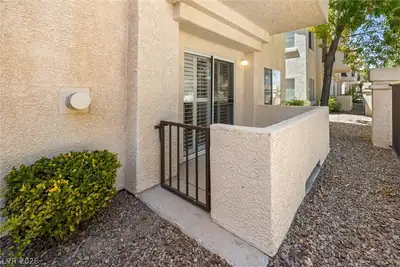 4910 Black Bear Road 101 Patio