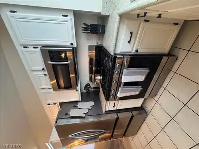212 Pocahontas Court, Henderson, NV 89074 Kitchen