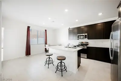 1048 Gabriela Ridge Lane, Henderson, NV 89002 Kitchen