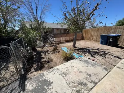 2044 Harvard Street B Yard