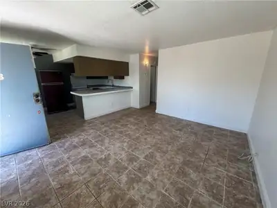 2044 Harvard Street B Living Room