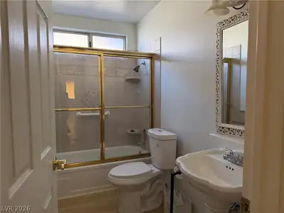 3121 North Floral Vista Avenue Bathroom