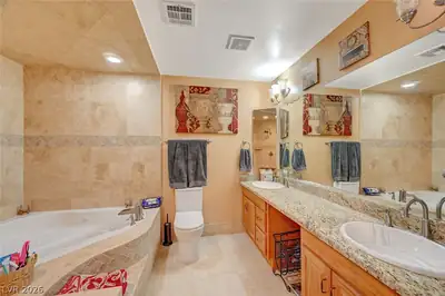 4424 Shady Hollow Avenue, North Las Vegas, NV 89031 Primary Bathroom
