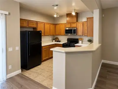 6868 SKY POINTE Drive 2006 Kitchen