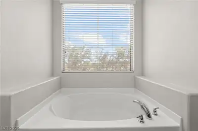 8973 Drummer Bay Avenue, Las Vegas, NV 89149 Primary Bathroom
