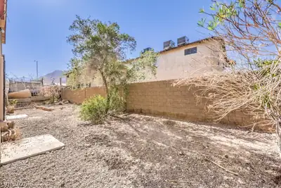 6979 Issac Avenue, Las Vegas, NV 89156 Yard