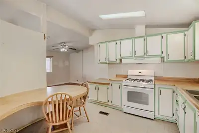 3346 Gulf Shores Drive, Las Vegas, NV 89122 Kitchen