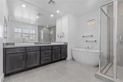 10167 Bismarck Palms Avenue, Las Vegas, NV 89166 Primary Bathroom