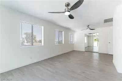 3200 West Oakey Boulevard Bedroom