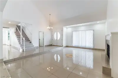 3200 West Oakey Boulevard Living Room