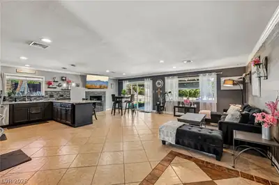 3232 South Mountain Vista Street Living Room