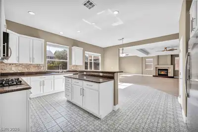 6025 East Rabbit Track Street Kitchen