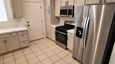1832 Mountain Ranch Avenue Kitchen