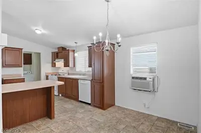 4589 Royal Ridge Boulevard Kitchen