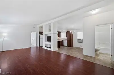 4589 Royal Ridge Boulevard Living Room