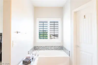 6259 Cypress Springs Circle, Las Vegas, NV 89148 Primary Bathroom