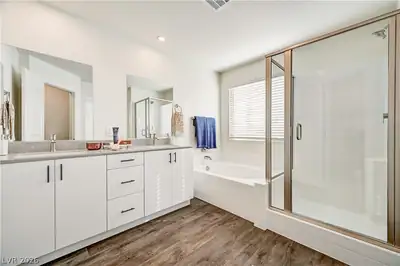 2484 Sidecar Drive, Las Vegas, NV 89121 Primary Bathroom