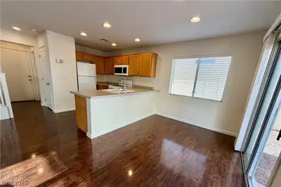 10433 Concetta Avenue Kitchen