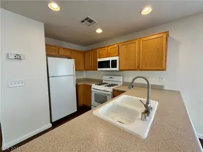 10433 Concetta Avenue Kitchen