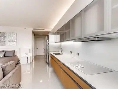3722 Las Vegas Boulevard 2404 Kitchen