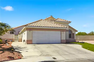7535 Meadowoak Lane, Las Vegas, NV 89147 Front of Structure