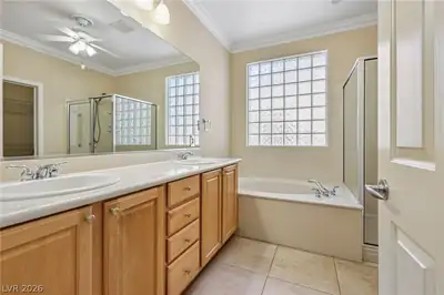 2559 Deora Way Primary Bathroom