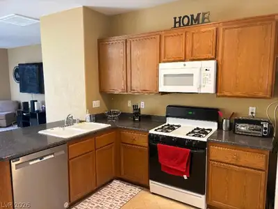 6421 Tumblegrass Court, Las Vegas, NV 89122 Kitchen