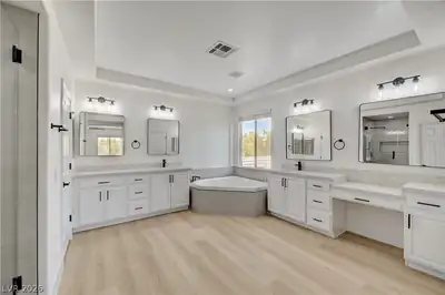 5817 Christine Falls Avenue, Las Vegas, NV 89130 Primary Bathroom