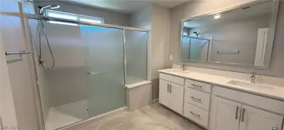 8726 Sand Verbena Avenue, Las Vegas, NV 89117 Primary Bathroom