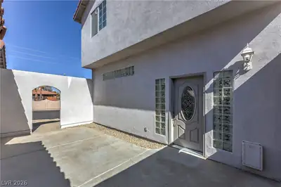 100 East Kimberly Drive Entry