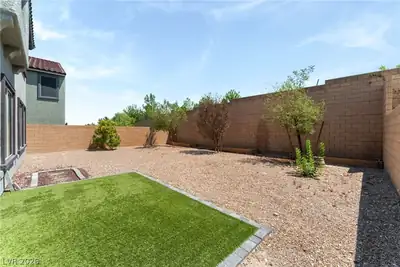 9993 Birch Knoll Avenue, Las Vegas, NV 89166 Yard