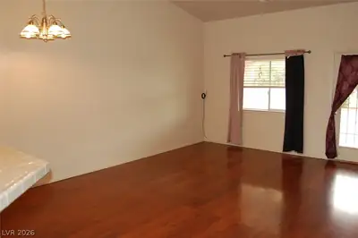 1791 Sycamore Avenue B Living Room