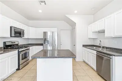 10630 Lessona Street, Las Vegas, NV 89141 Kitchen