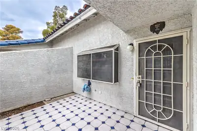 2041 Willowbury Drive D Entry