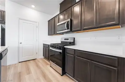 6806 Feather Hill Street, North Las Vegas, NV 89086 Kitchen