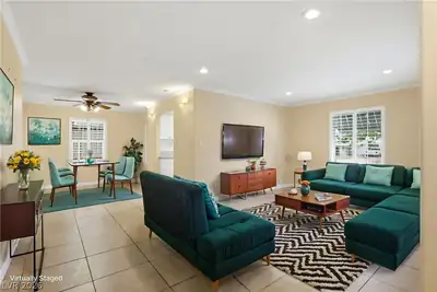 623 I Avenue Living Room