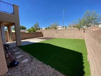 8065 Caspian Moon Drive, Las Vegas, NV 89166 Yard